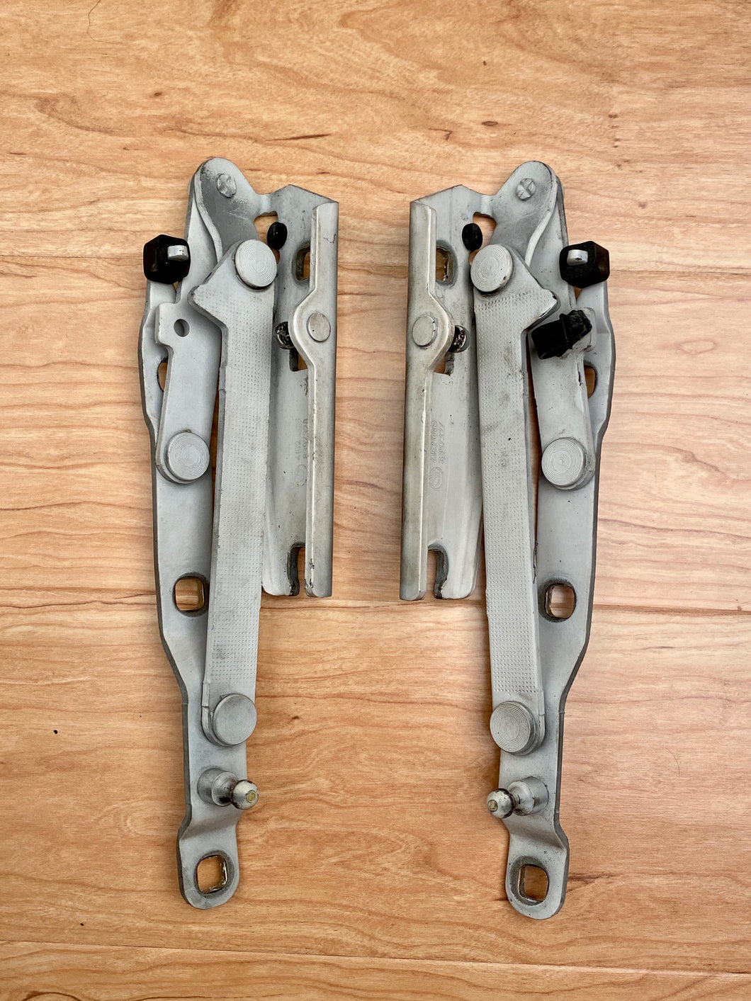 BMW Z3 E36 TRUNK LID HINGES (PAIR) WHITE OEM USED 41628413371 + 41628413372